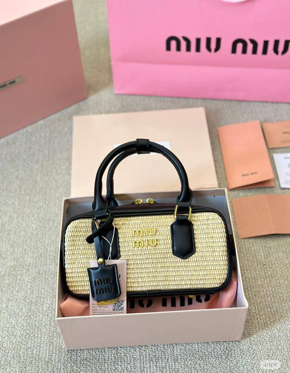 🌸 Miumiu long
1⃣️ First quality +🎁
Size : 22 * 10.5 * 7.5 cm
85 dhs🇦🇪
with box🎁

Zain115
♥️♥️♥️