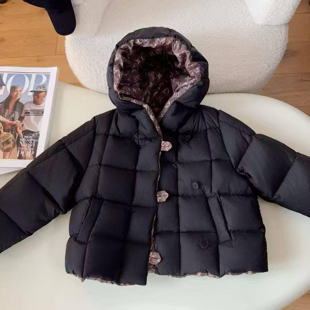 LV 
Super master quality 😍
Size:2/ 12years old
470 dhs🪙💚

Zain261
♥️♥️♥️
