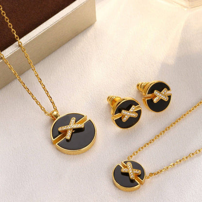Choumet SET 
NECKLACE 
BRACELET 
EARRINGS 
130 DHS🪙🌨️

With BOX And Paper Bag
🎁🎁🎁

Zain89
♥️♥️♥️
