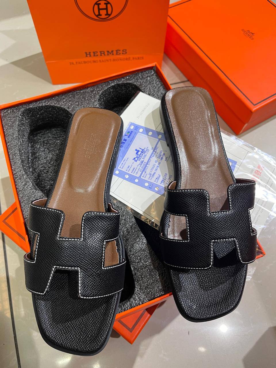 Hermes

Size:36 to 42

85 dhs🪙🌺

Zain241
♥️♥️♥️