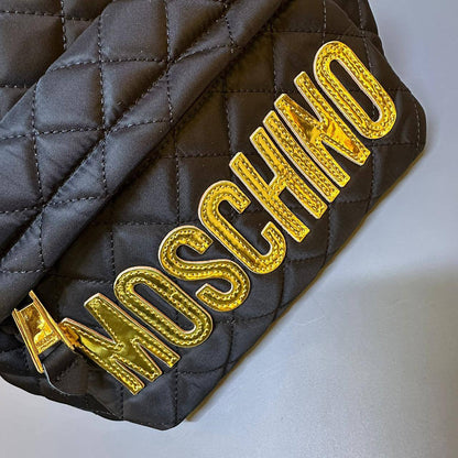 MOSCHINO BACKPACK 

COPY ONE NEW CAME 

120 dhs🪙💕

Zain39
♥️♥️♥️