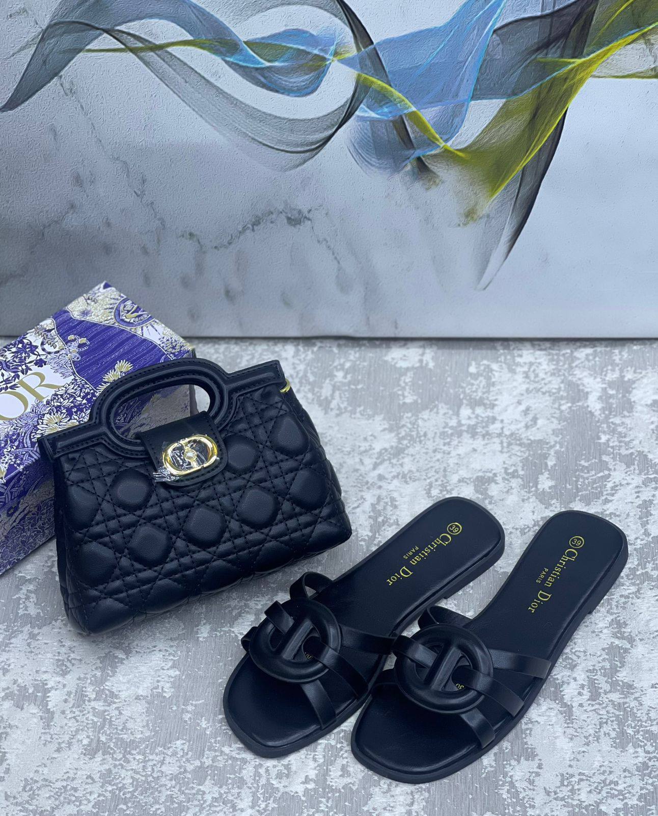 Dior
Bag&shoes. Set.  
170 dhs❣️

Zain175
♥️♥️♥️