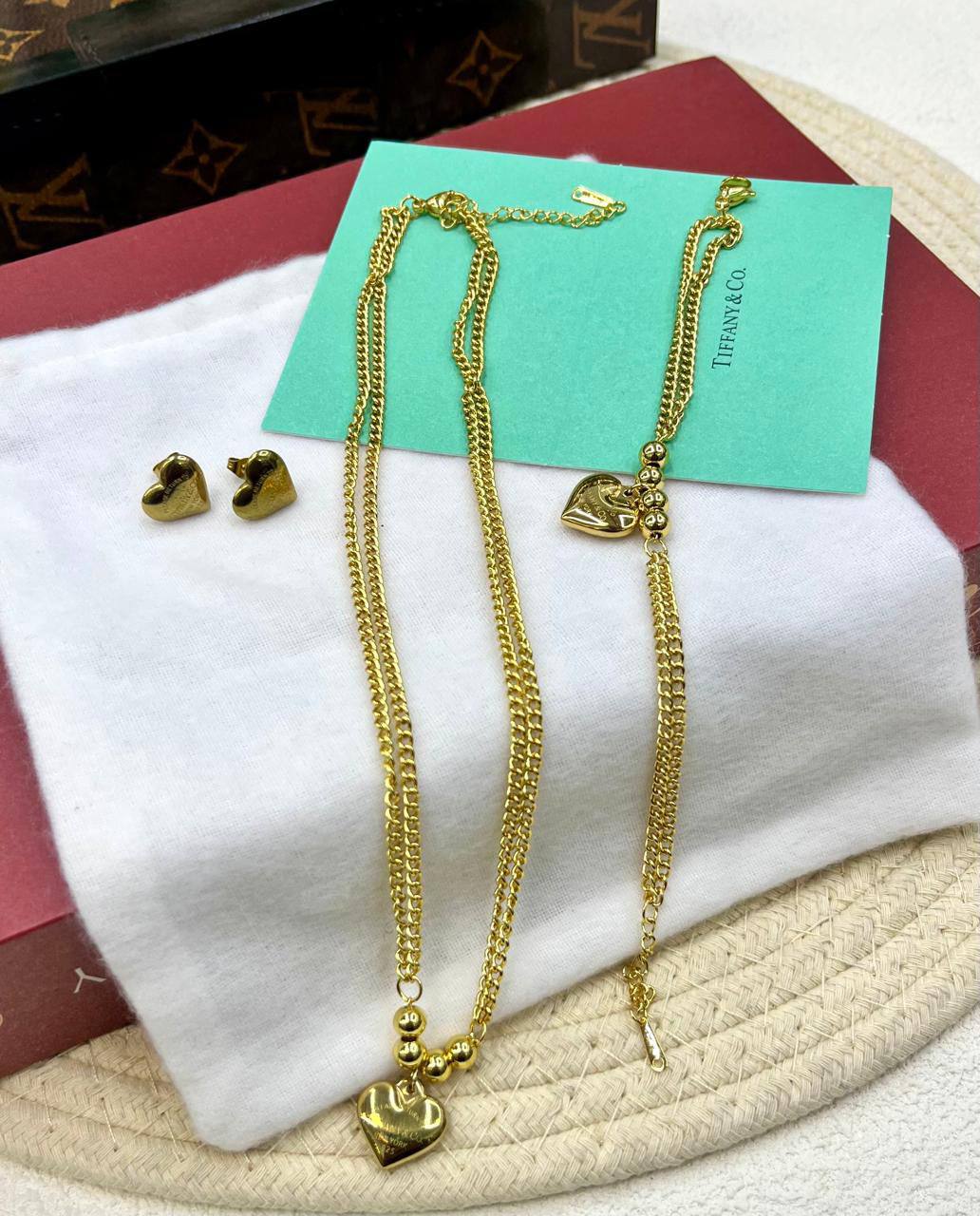 Tiffany set* 🍁
Necklace 
Earrings 
Stainless non tarnished 

40 dhs🪙🌨️
normal box 📦

Zain48
♥️♥️♥️
