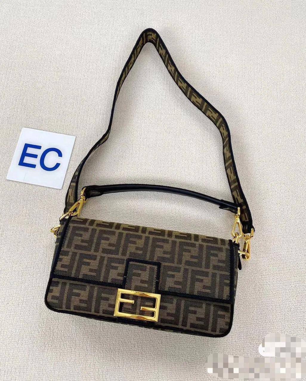 💝Fendi Baguette
1️⃣ First quality +box🎁 
Size : 26 *15 cm
95 dhs🪙🌨️

with box 🎁

Zain115
♥️♥️♥️