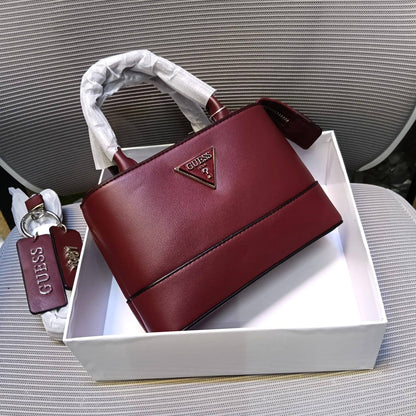 Prada
100 dhs🇦🇪🇦🇪
with box
size 20cm

Zain26
♥️♥️♥️