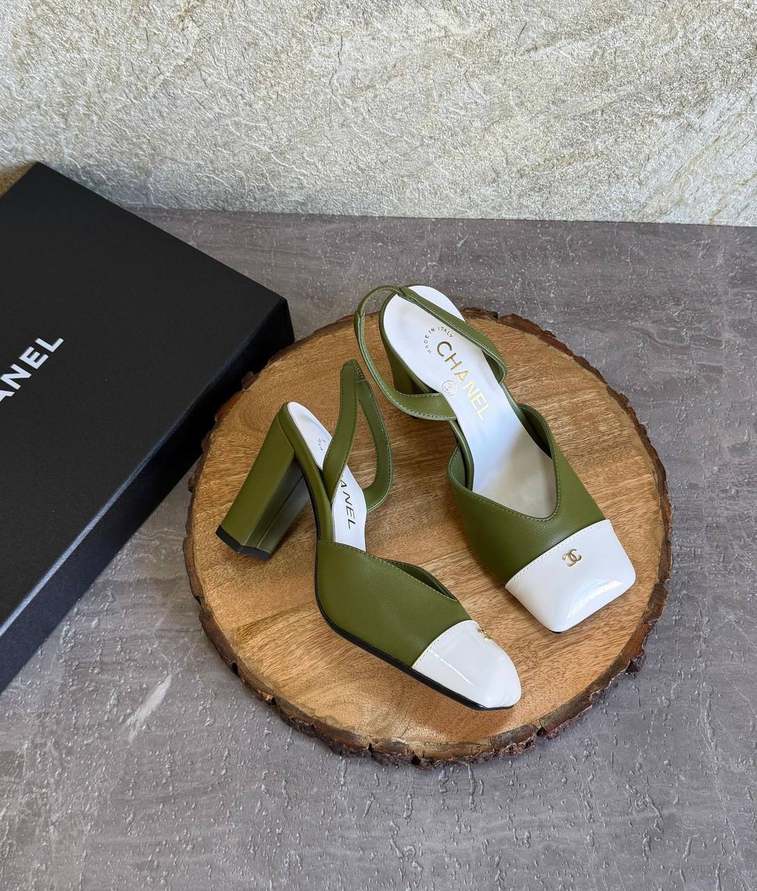 CHANEL 💫😍
SuperMaster Quality 💯
450 dhs✅
Size: 36-41 💥

Zain171
♥️♥️♥️