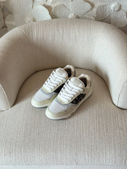 DIOR 
AAA quality
size:40 to 46 

500 dhs🇦🇪🇦🇪

Zain185
♥️♥️♥️