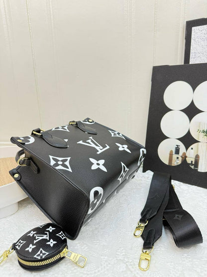 LV
25*20*11 cm
75 dhs🪙🌨️

Zain17
♥️♥️♥️
