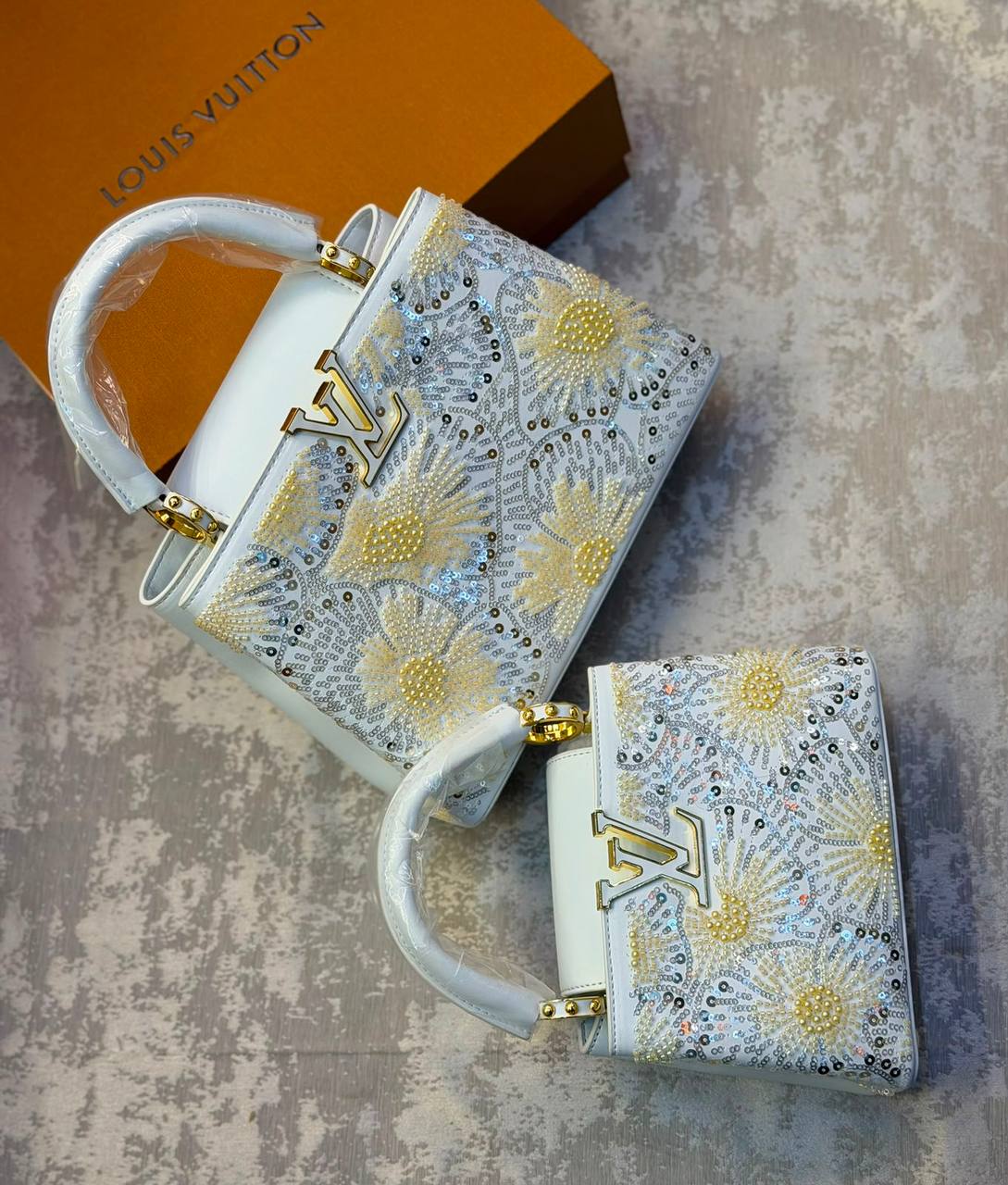 LV High quality
21cm.    330 dhs🇦🇪🇦🇪 
28cm.    350 dhs🇦🇪🇦🇪

Zain175
♥️♥️♥️