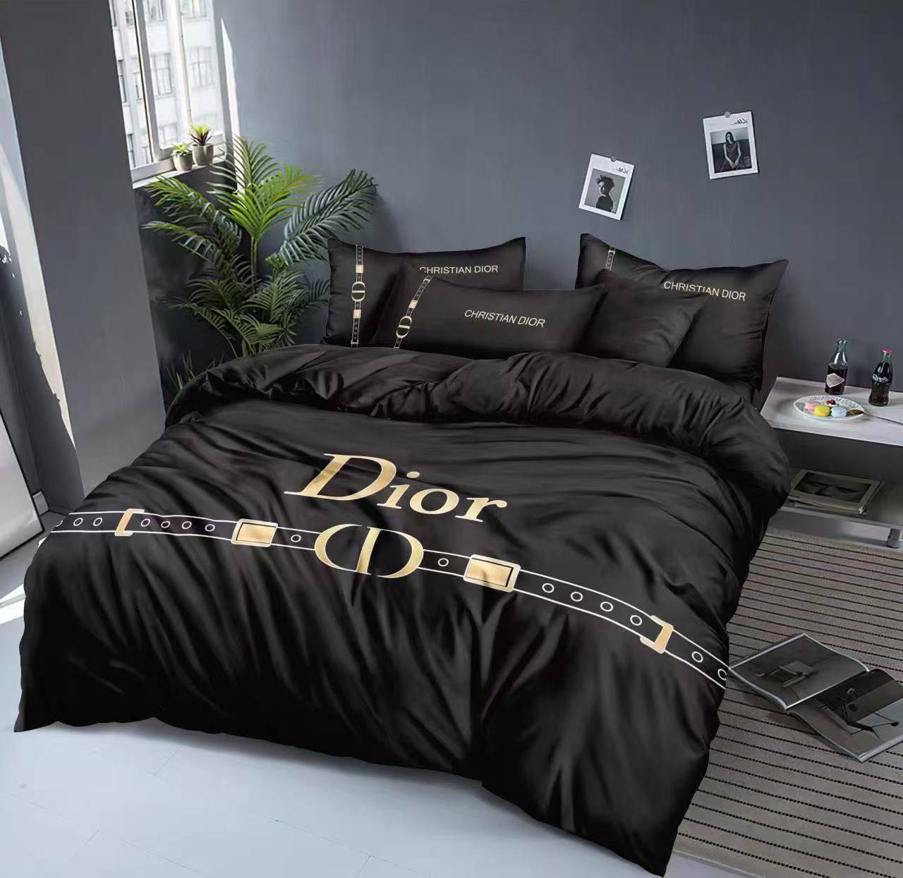 Master quality 
King size bed 
Comforter set
1 comfort 
1 bedsheets 
4 pillowcases 
6pcs set
140 dhs🇦🇪

Zain99
♥️♥️♥️