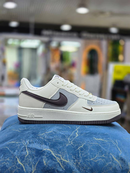 Nike
Size 40 to 44 
110 dhs🇦🇪🇦🇪

Zain27
♥️♥️♥️