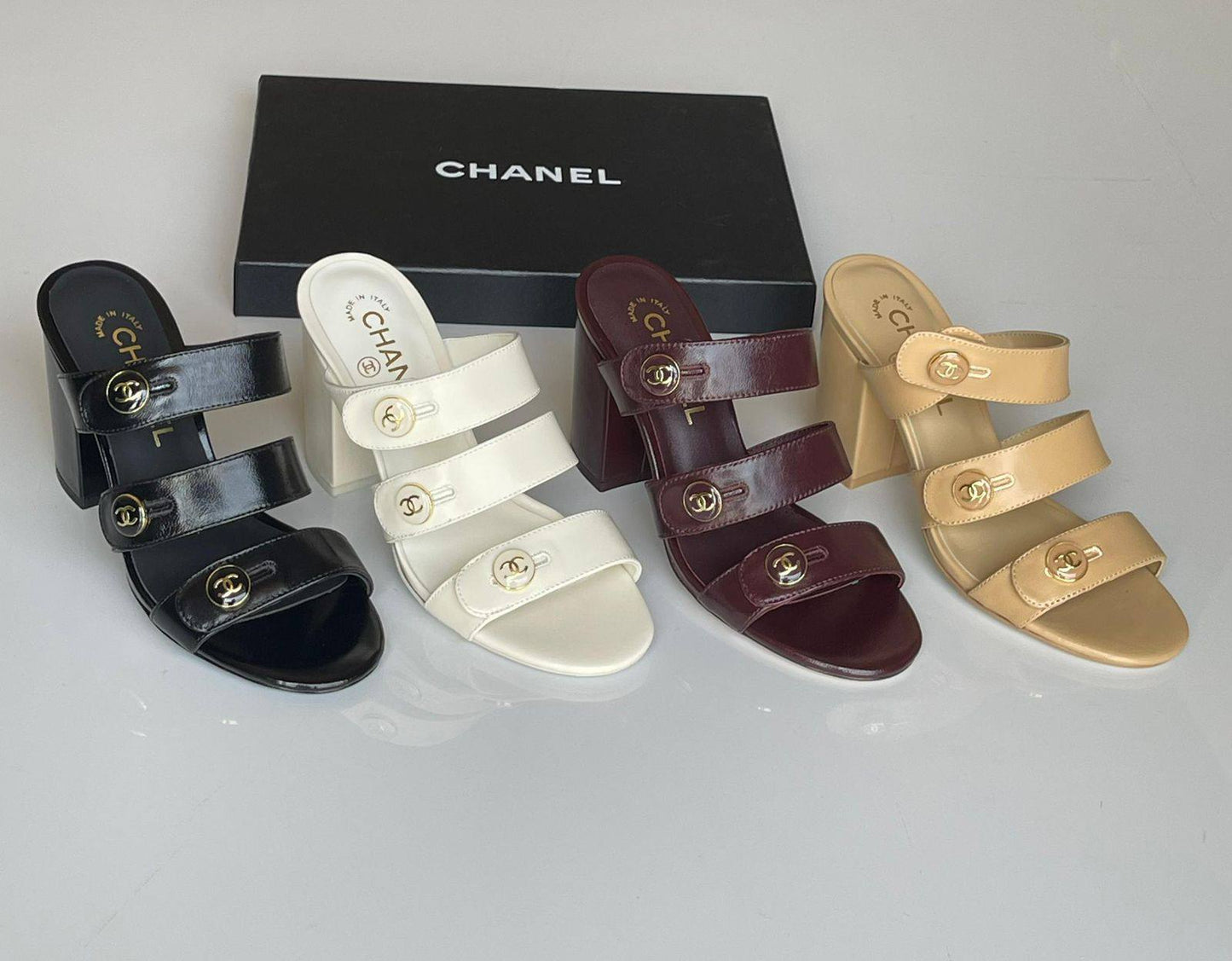 CHANEL 
SuperMaster Quality 💯
450 dhs❣️
Size: 36-41💥

Zain171
♥️♥️♥️