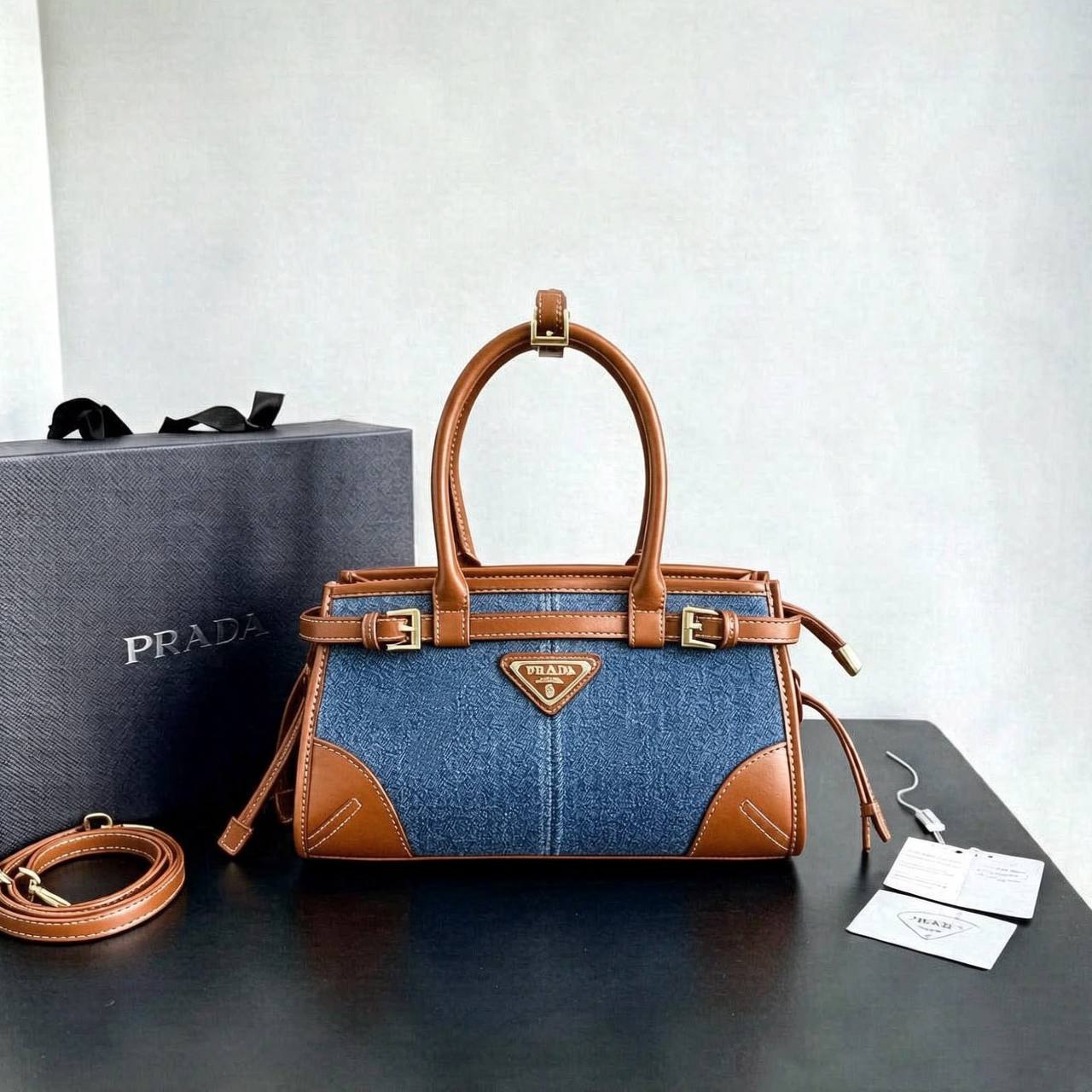 PRADA COPY ONE NEW CAME  SMALL SIZE WITH BOX 
210 dhs🇦🇪🇦🇪

Zain295
♥️♥️♥️