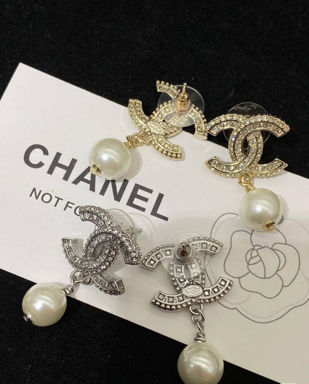 CHANEL❤️‍🔥*
Earring 🦋
Master quality 💯
With normal boxes 📦 
45 dhs❣️
With master box 🗃️ 
55 dhs❣️

Zain216
♥️♥️♥️