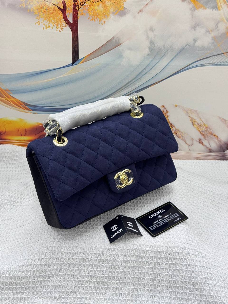 CHANEL 

BEST QUALITY 

WITH BOX’S 
🎁🎁🎁

120 dhs✅
size 26CM

Zain290
♥️♥️♥️