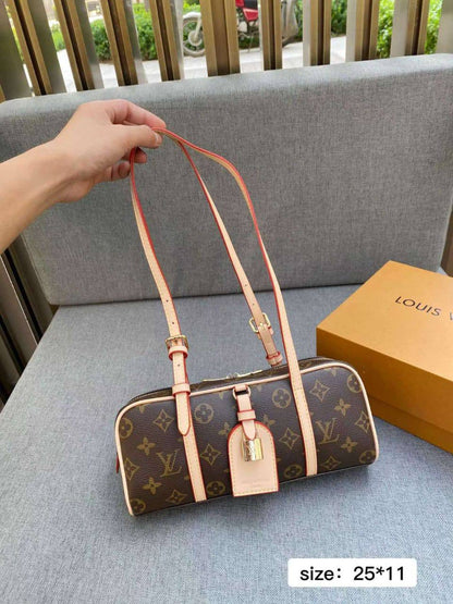 LV
100 dhs✅
with box
🎁🎁🎁

Zain203
♥️♥️♥️