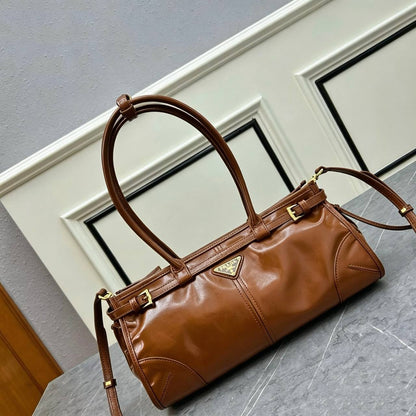 PRADA 
COPY ONE 
210 dhs✅

Zain295
♥️♥️♥️