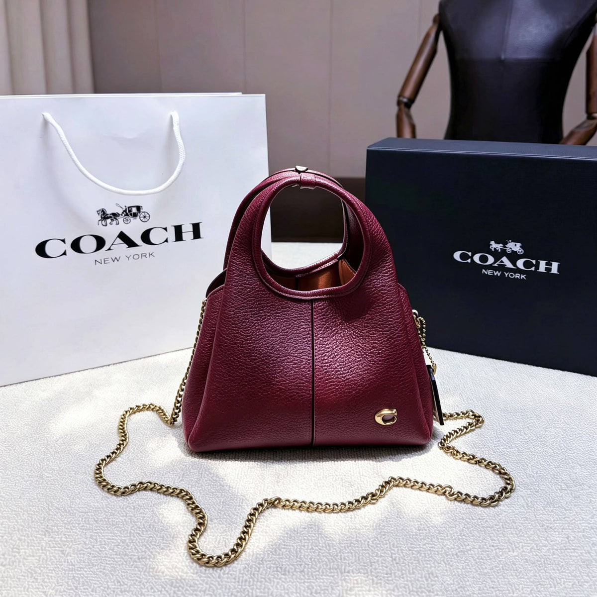 COACH

LanaSMALL 

SIZE NEW 

CAME GOOD QUALITY 

WITH BOX 
100 dhs🇦🇪🇦🇪

Size:20cm

Zain295
Zain39
Zain17
♥️♥️♥️
