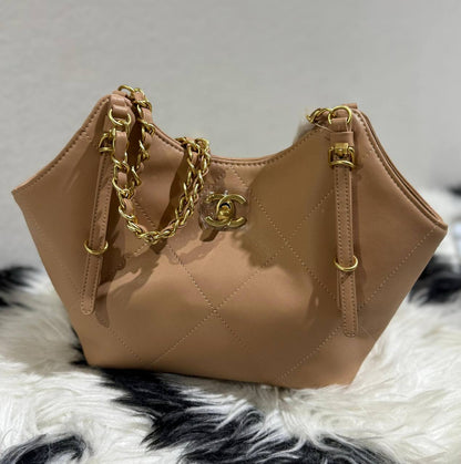 Chanel 
Master
270 dhs🇦🇪

Zain228
♥️♥️♥️