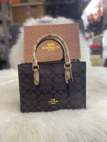 Coach
*25cm
*with box
🎁🎁🎁

95 dhs✅

Zain118
♥️♥️♥️