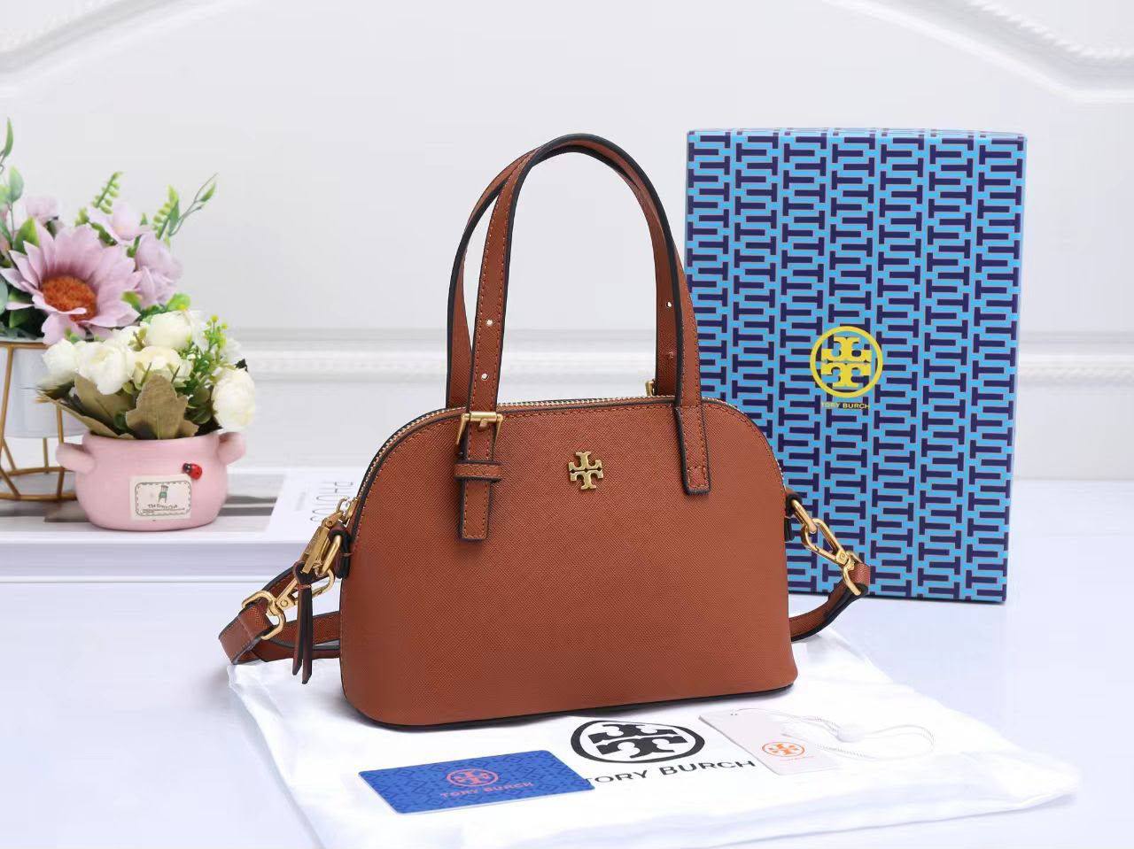 Tory Burch
Good quality 
95 dhs💓
With box 📦

Zain70
♥️♥️♥️