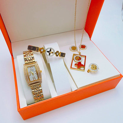 Watches boxes
Chanel
Dior
Gucci
LV

With box 
90 dhs🇦🇪🇦🇪

Zain45 
♥️♥️♥️