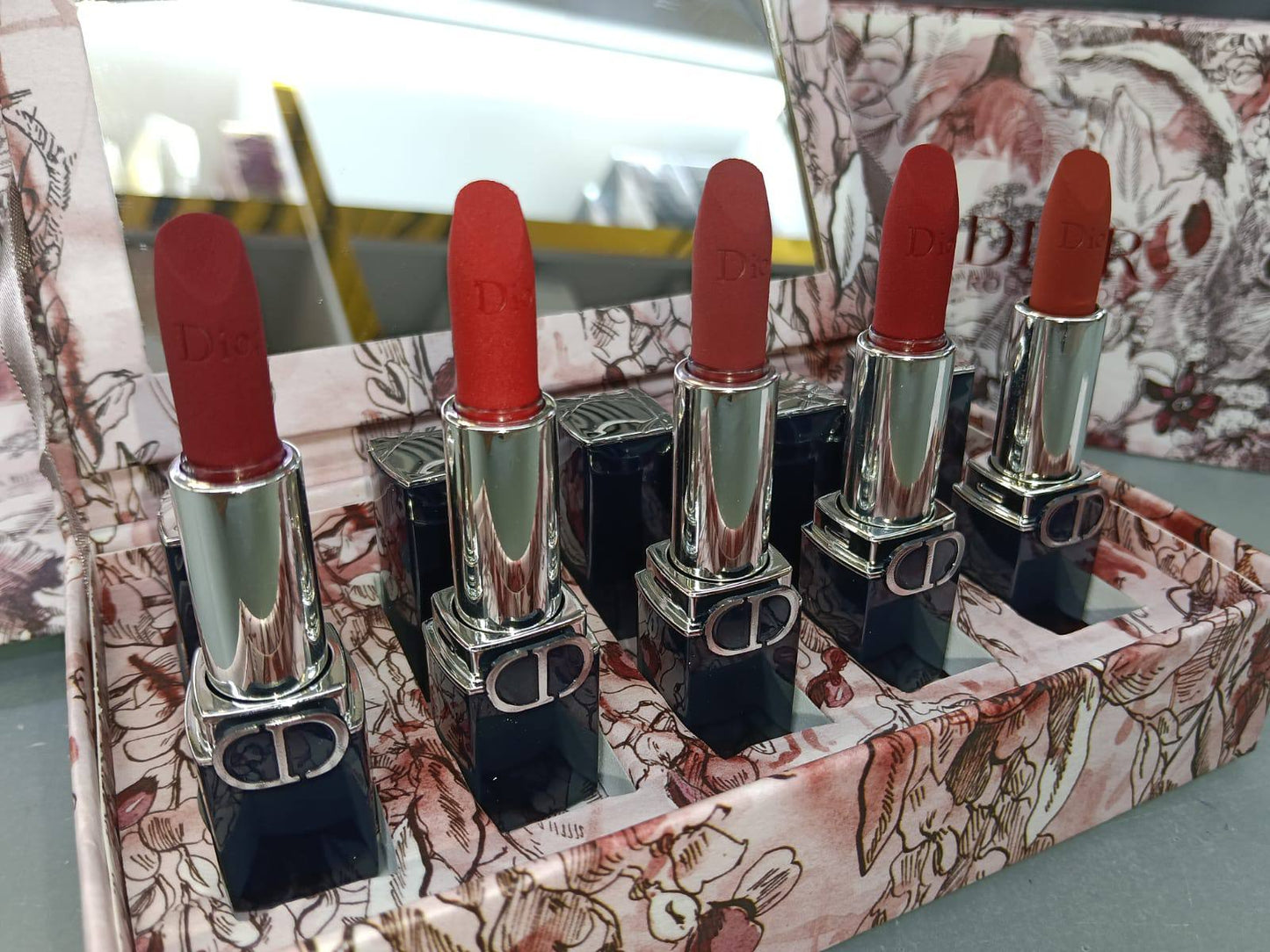 DIOR LIPSTICK SET
60 dhs❣️

Zain01
♥️♥️♥️