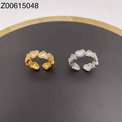 Ring 😍
Available size👇
7,8,9
good quality 💯
With brand boxes 🗃️ 
And paper bag 🛍️
35 dhs✅

Zain216
♥️♥️♥️