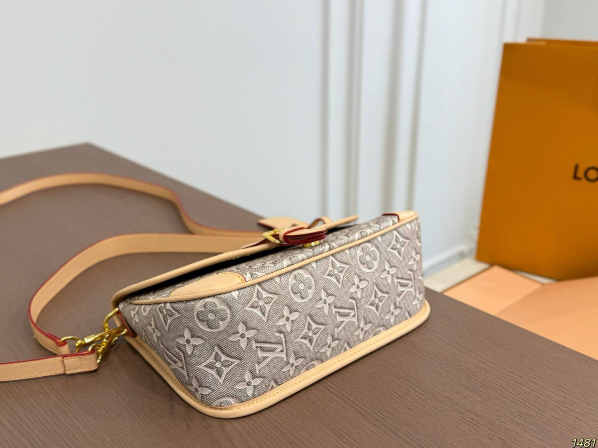 LOUIS VUITTON 

NEW DESIGN 

MASTER QUALITY 

WITH BOX 
255 dhs🇦🇪🇦🇪


SIZE: 25cm
🅱️🅰️0️⃣0️⃣9️⃣

Zain39
♥️♥️♥️