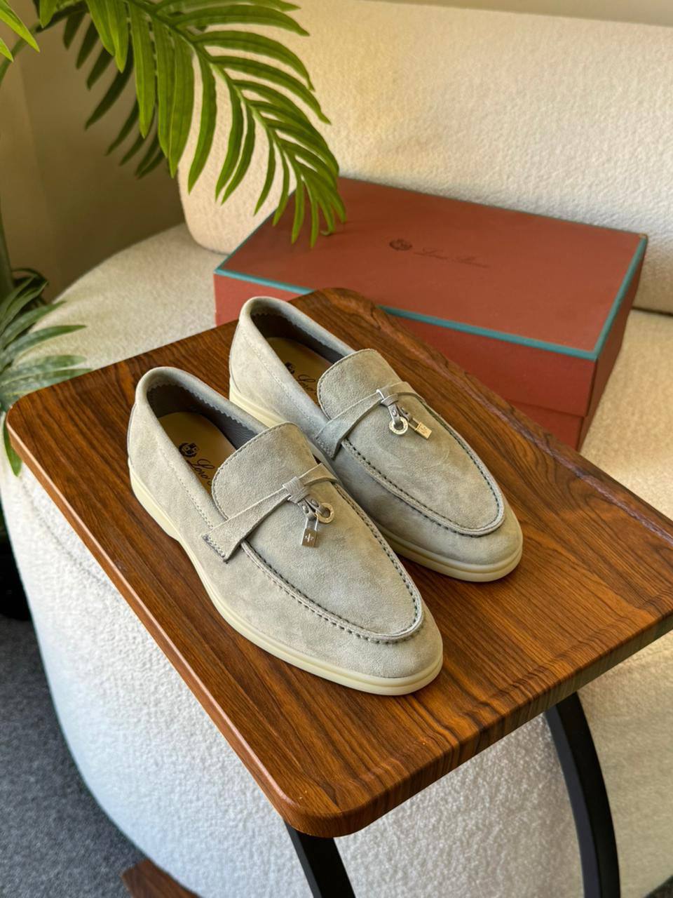LORA PIANA 
SuperMaster Quality 💯
450 dhs💓
Size:36-41💥

Zain171
♥️♥️♥️