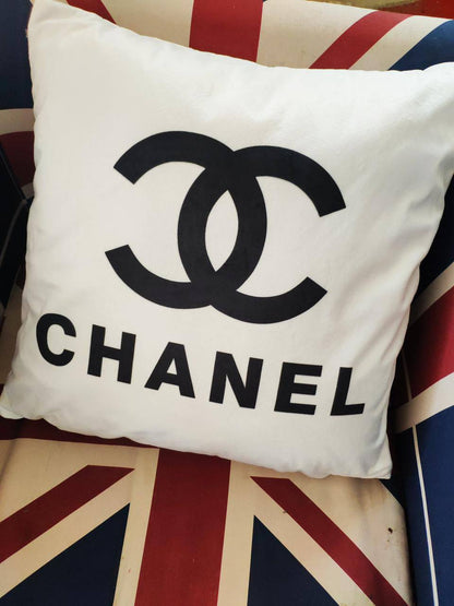 Brand 
High quality 
Pillow cover 
Velvet 100%
Size 50*50
50 dhs🪙🌨️

Zain99
♥️♥️♥️