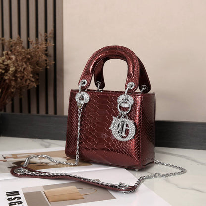 DIOR
Best quality WITH BOX
120 dhs💛
size 18CM

Zain290
♥️♥️♥️