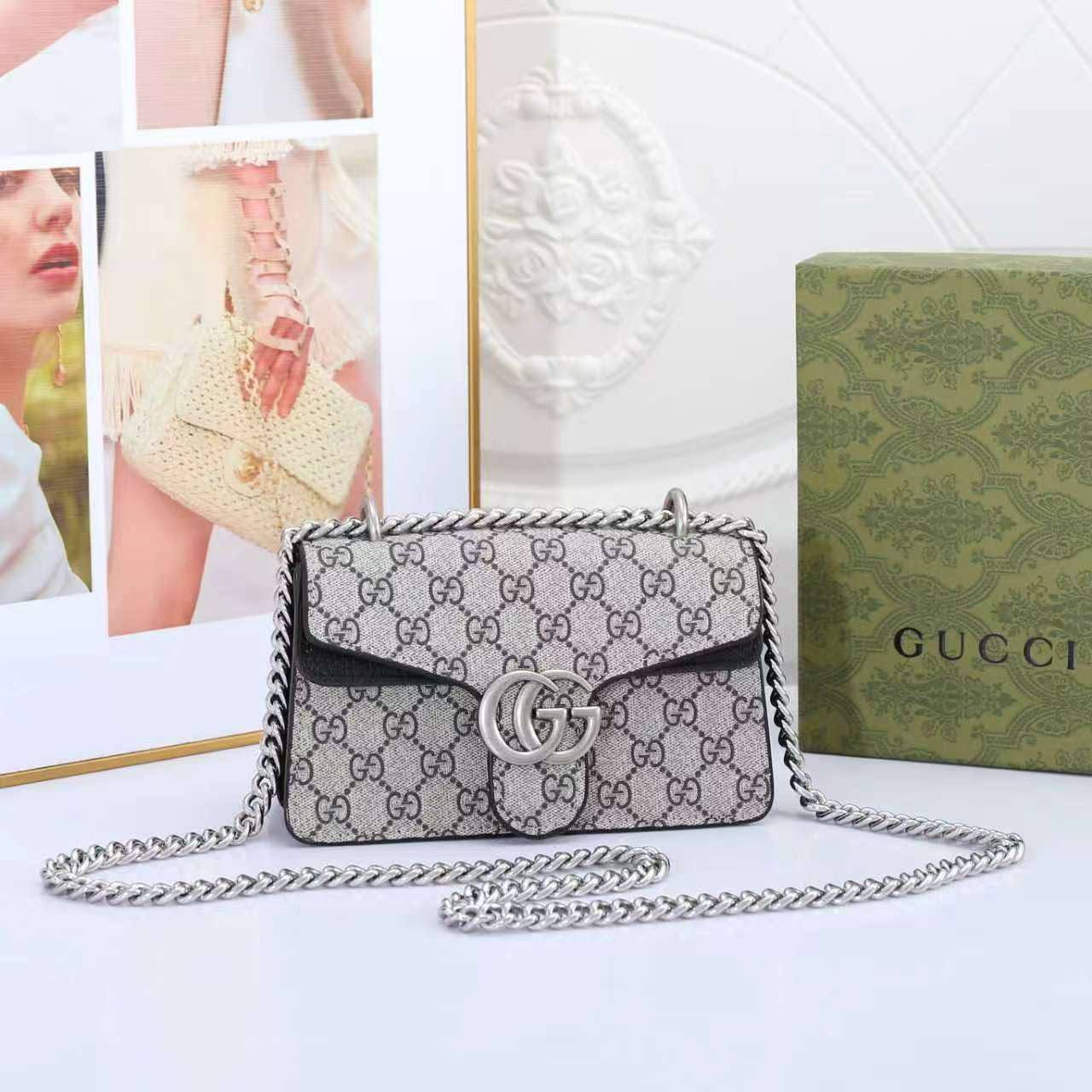 Gucci 
Best quality with box’s 
120 dhs🇦🇪🇦🇪
size 20 Cm

Zain290
♥️♥️♥️
