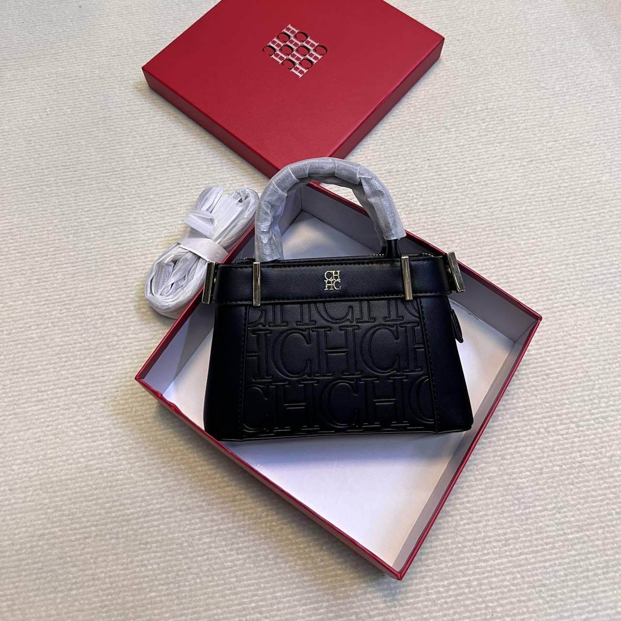 CH
100 dhs✅
with box
size 22cm

Zain26
♥️♥️♥️