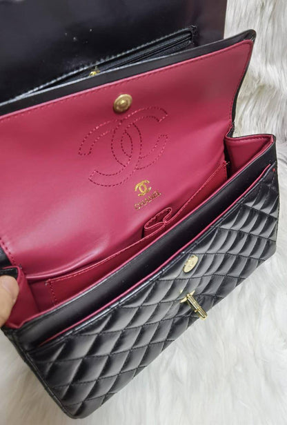 💎 Chanel CF
1⃣️ First quality +🎁
Size : 26 * 17 cm
95 dhs✅
with box 🎁

Zain115
♥️♥️♥️