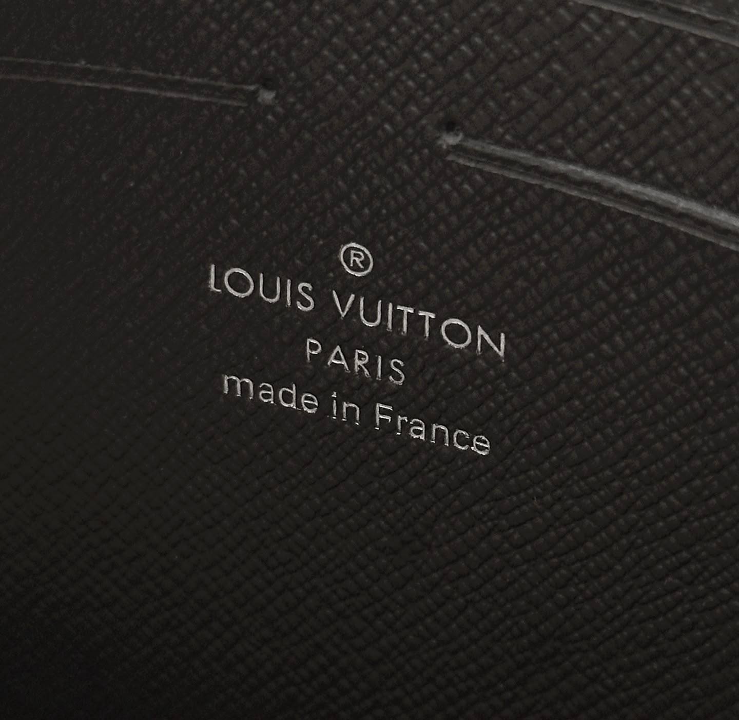LOUIS VUITTON HAND BAG POUCH NEW CAME GOOD QUALITY WITH 
BOX 
95 dhs✅

Zain295
♥️♥️♥️