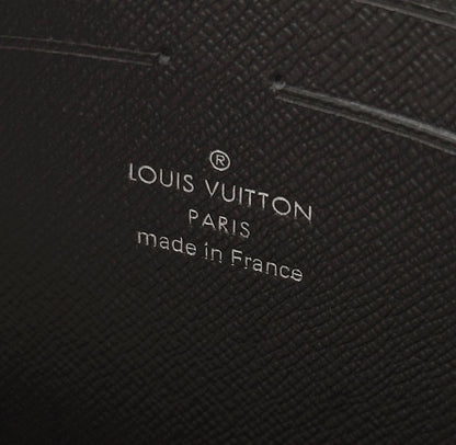 LOUIS VUITTON HAND BAG POUCH NEW CAME GOOD QUALITY WITH 
BOX 
95 dhs✅

Zain295
♥️♥️♥️