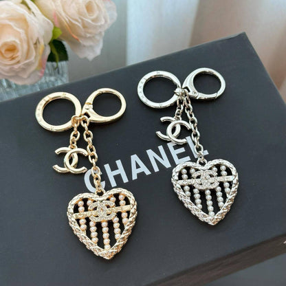 KEYCHAINS
CHANEL & LV 
60 dhs🪙🖤
With MASTER BOX 📦

Zain263
♥️♥️♥️