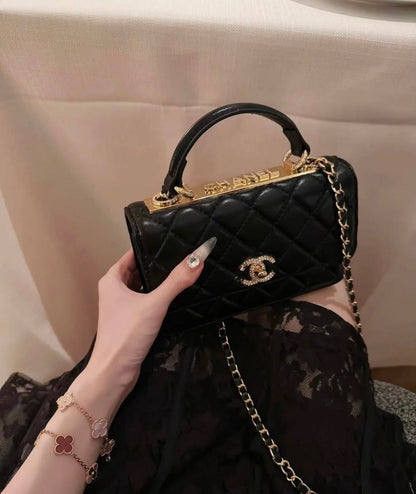Chanel
110 dhs🇦🇪🇦🇪

High-quality 
with box

Zain35
♥️♥️♥️