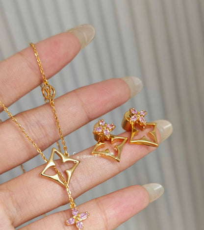 LV set* 🦋
Necklace 
Earrings 
Bangle 
Ring 💍 
Master Quality 💐

150 dhs❣️
normal box 📦

Zain48
♥️♥️♥️