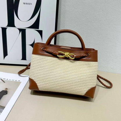 BOTTEGA VENETA 
NEW CAME GOOD QUALITY 

WITH BOX  
🎁🎁🎁

115 dhs🪙🖤
SIZE: 25cm

Zain39
♥️♥️♥️