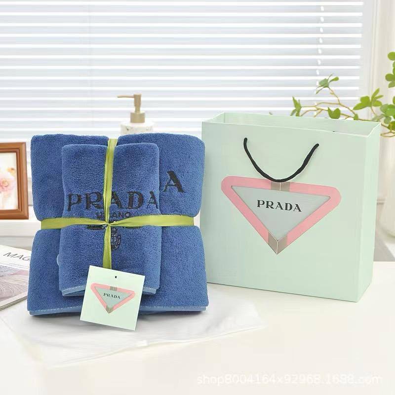 Towel one set
 with paper bag 
45 dhs💓

Zain295
♥️♥️♥️
