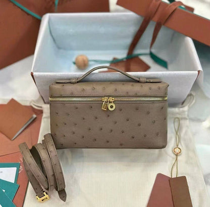 Loro piana

95 dhs🇦🇪🇦🇪

size：19cm

GOOD-quality 
with box

Zain35
♥️♥️♥️