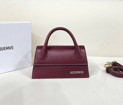 Jacquemus 
Good Quality 
With Box 
🎁🎁🎁

105 dhs🪙🌨️

Zain250
♥️♥️♥️