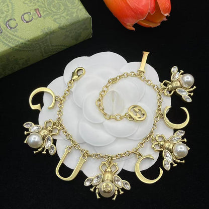 Gucci Set* 🌿
Necklace 
1 Earrings 
Bracelet 
Brooch 🦋
*Master Quality* 💐

*185 dhs🪙💕* AED normal box

Zain48
♥️♥️♥️