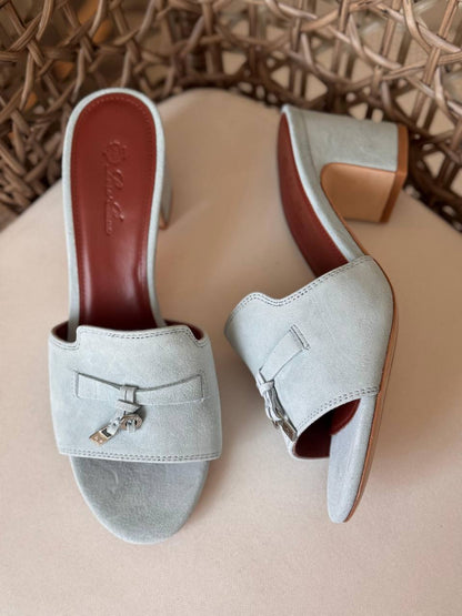 LORO PIANA 🩵
Size: 36 to 41
Super master quality
450 dhs✅

Zain198
♥️♥️♥️