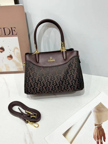 Aigner
95 dhs🪙
size：21×10×14cm
Good quality 

with box
🎁🎁🎁

Zain39
♥️♥️♥️