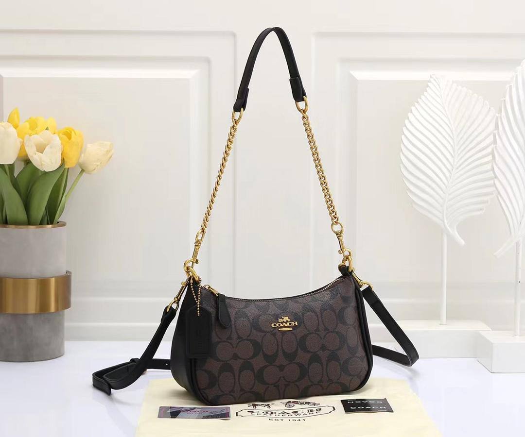 Coach
95 dhs🇦🇪🇦🇪 
high quality With box24cm

Zain21
♥️♥️♥️