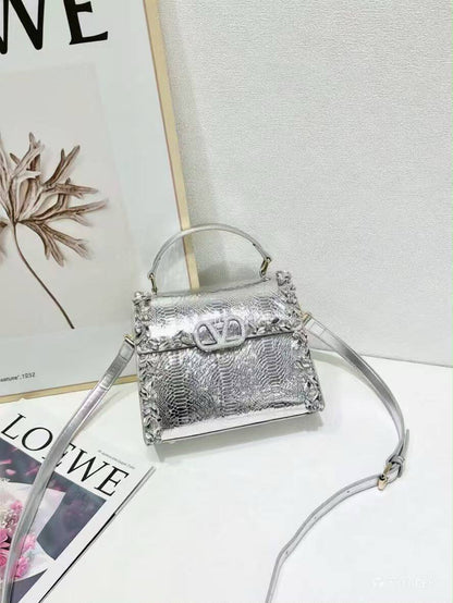 Valentino 

125 dhs🇦🇪🇦🇪

Zain35
♥️♥️♥️