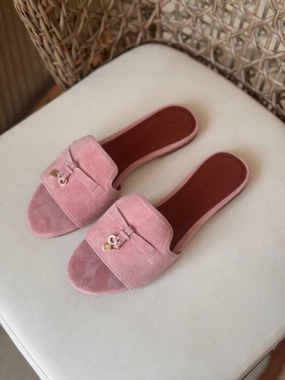 LORO PIANA 🩵
Size: 36 to 41
Super master quality
450 dhs✅

Zain198
♥️♥️♥️